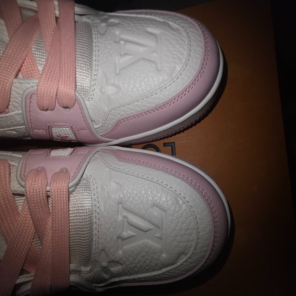 LV TRAINERS,WOMEN'S PINK &WHITE NEVER WORN!!